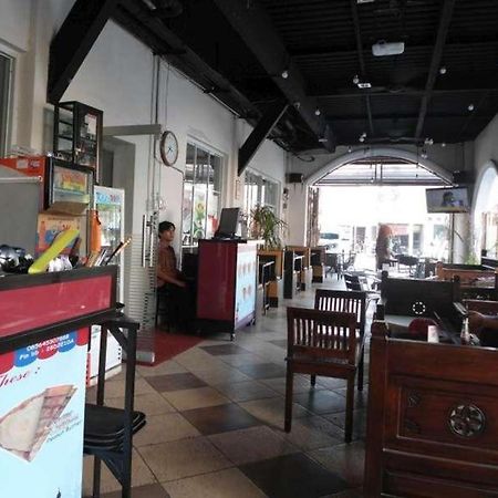 Vindhika Hotel Pengayoman Makassar Eksteriør billede